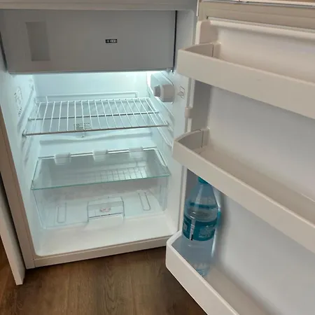 מלון דירות Yellowhouse 5 4*