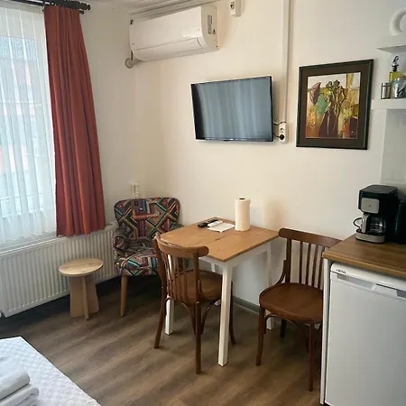 Yellowhouse 5 Apart Otel